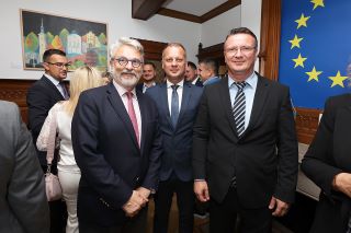 Dva župana i Paro prilagođeno